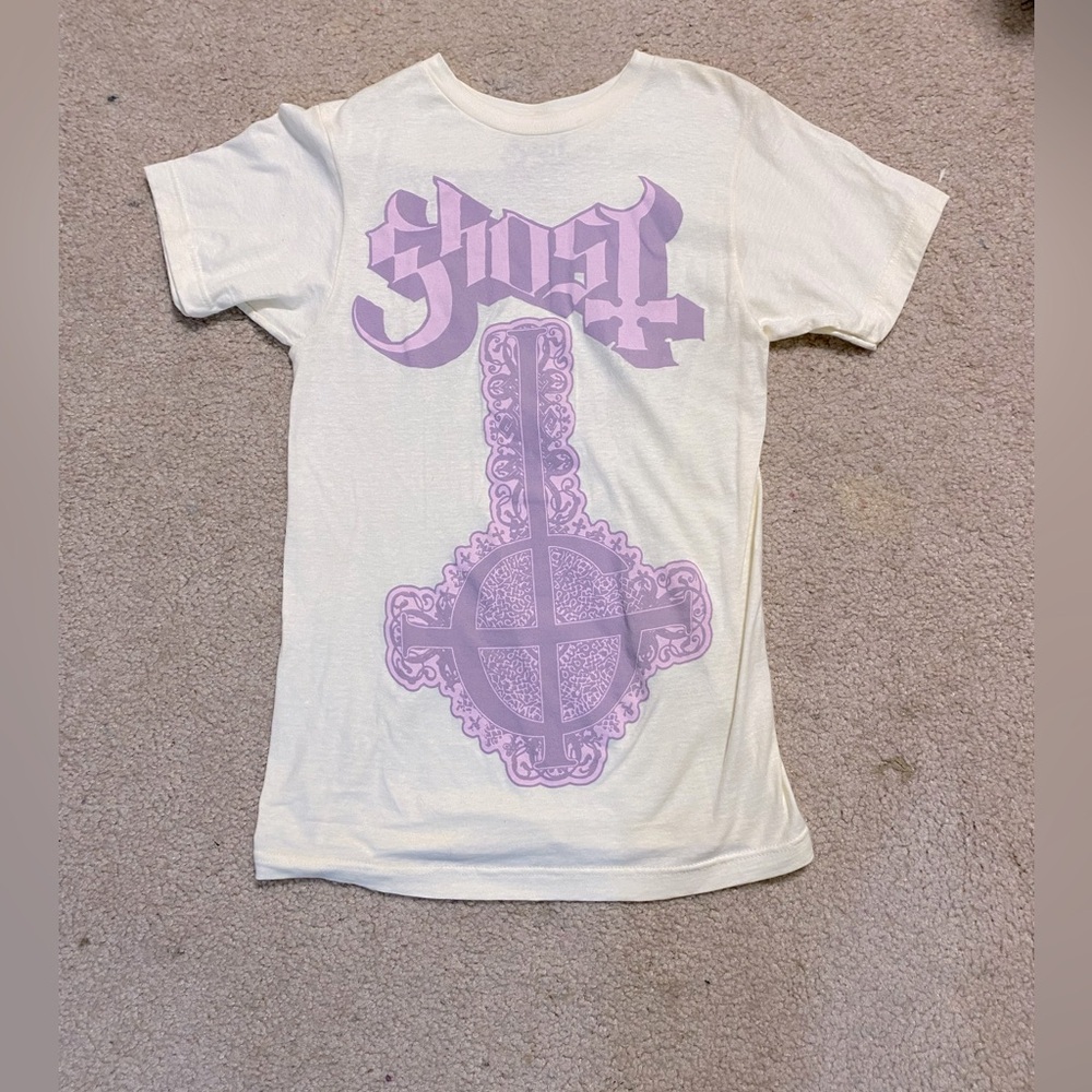 🍋10/$20 (NWOT) Ghost Cream and Purple Graphic Tee